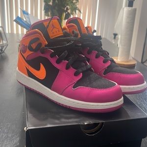 Girls Air Jordan 1 Mid ( GS 6)